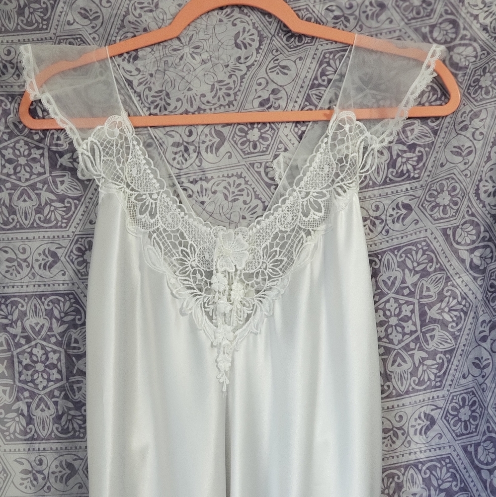 Demure vintage nightie